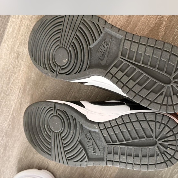 Nike Women’s Dunk Low Panda - Picture 4 of 6